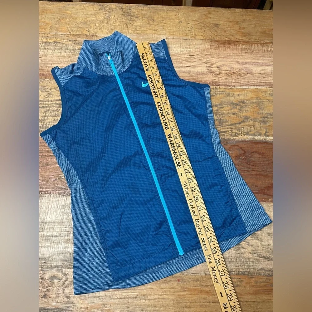 Nike women’s size medium Hyperlift Tour Performance Blue Vest